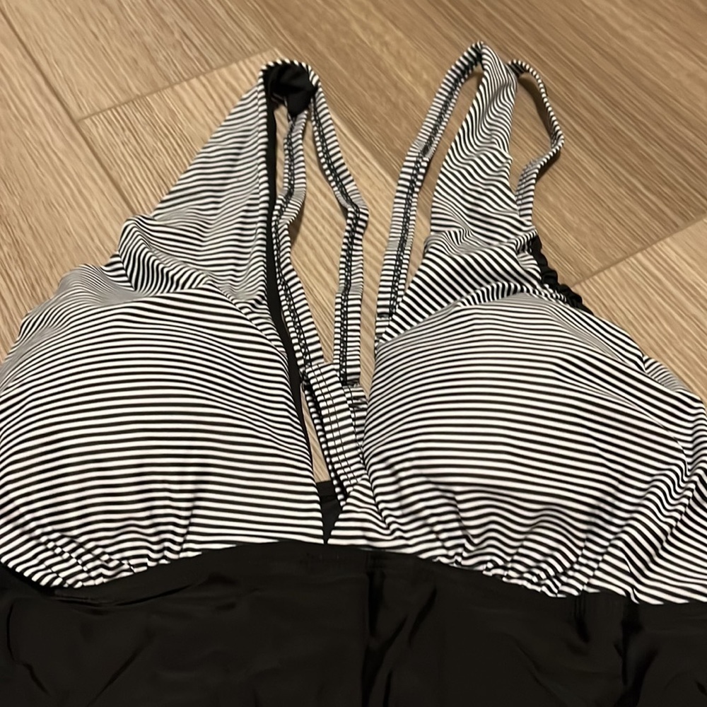 One piece bathing suit - Picture 2 of 7